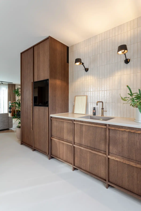 Lichte Keuken met Natuurlijke Materialen ’s Gravenzande | HV Keukens