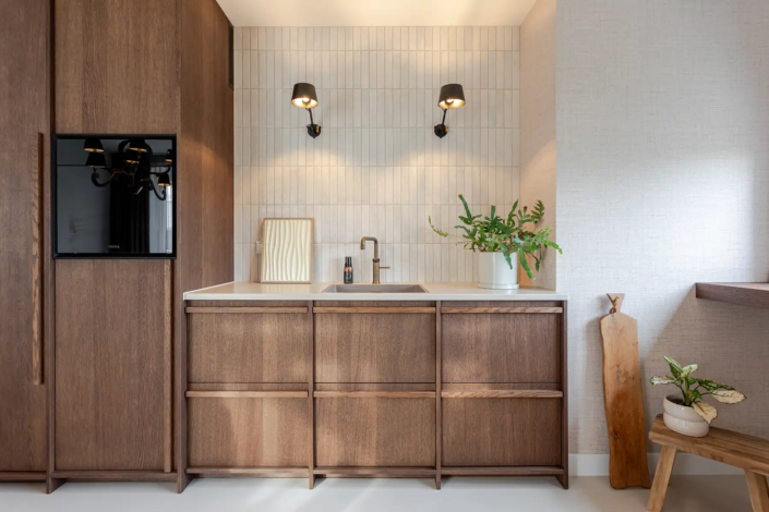 Lichte Keuken met Natuurlijke Materialen ’s Gravenzande | HV Keukens