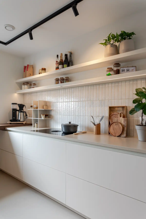 Lichte Keuken met Natuurlijke Materialen ’s Gravenzande | HV Keukens