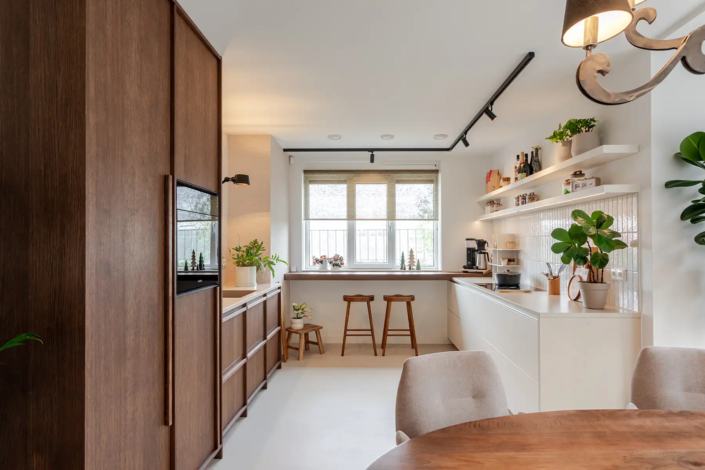 Lichte Keuken met Natuurlijke Materialen ’s Gravenzande | HV Keukens