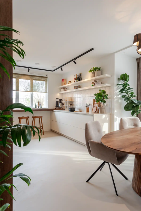 Lichte Keuken met Natuurlijke Materialen ’s Gravenzande | HV Keukens