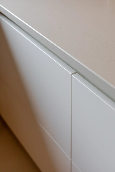 Lichte Keuken met Natuurlijke Materialen ’s Gravenzande | HV Keukens