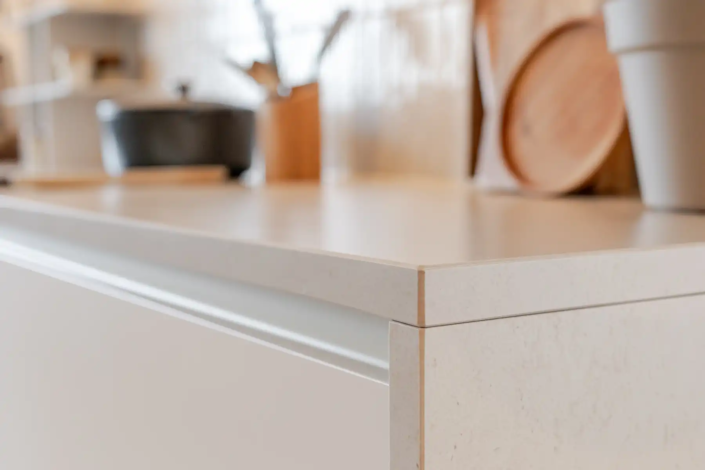 Lichte Keuken met Natuurlijke Materialen ’s Gravenzande | HV Keukens